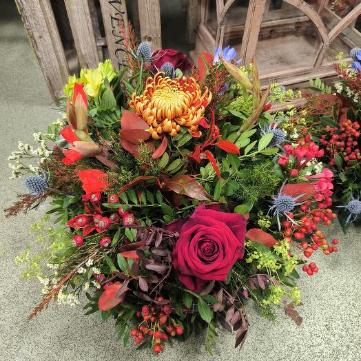 Festive red and orange posy