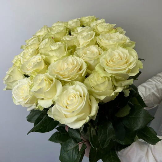 Bouquet of 25 white Mondial roses 80 cm