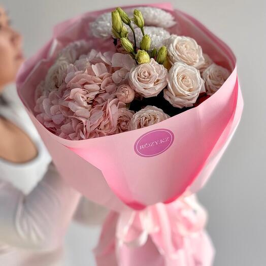 Нежный букет с экзотикой