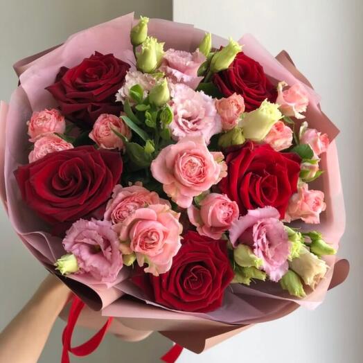 Bouquet of roses and eustoma