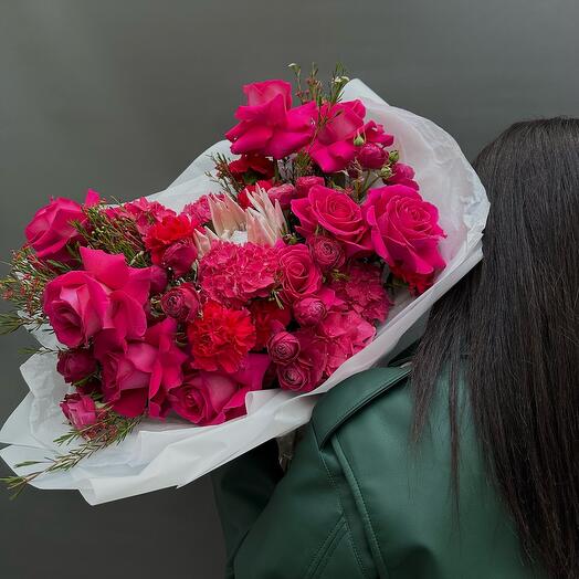 Bright pink bouquet of roses