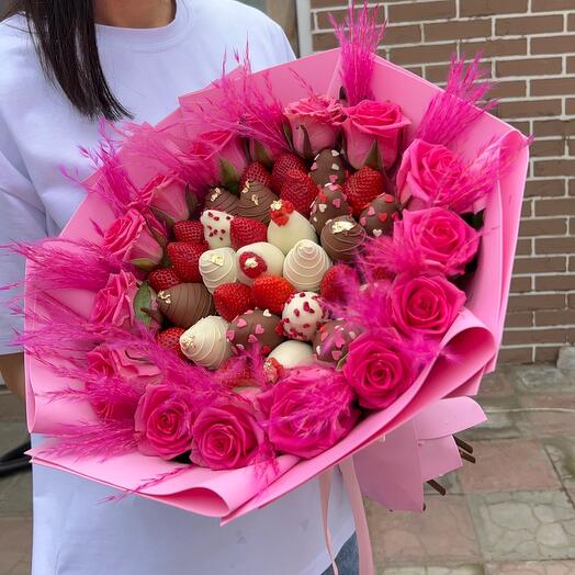 Розы pink и клубника в шоколаде