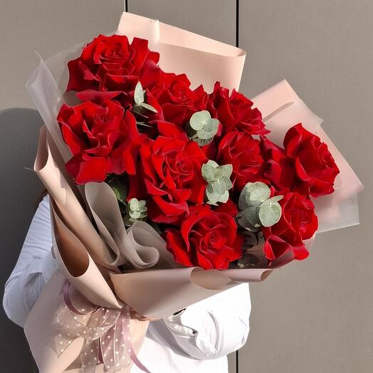 Ramo de rosas francesas rojas