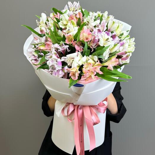 Нежный букет из 17 Альстромерий