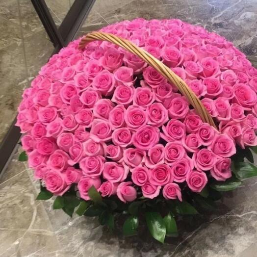 Корзина с розовыми розами «Восхищение «