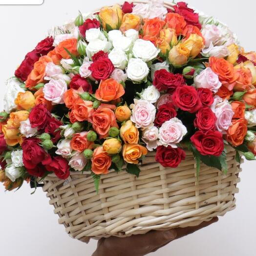 MIX SPARY ROSES IN A BASKET