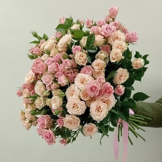 Охапка из кустовых роз