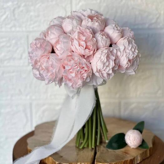 Bouquet of peony shaped roses