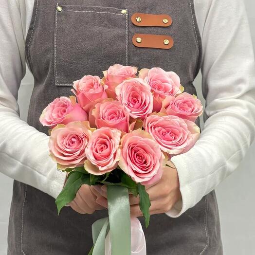 Ramo de 11 rosas verdes y Rosadas con cinta