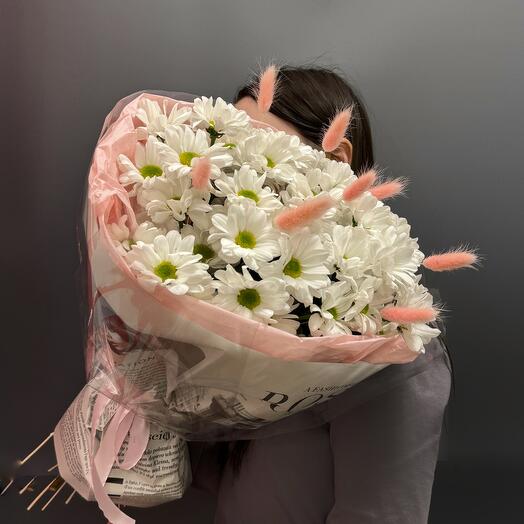 Хрантемы и ларгус в милом оформлении 🌸