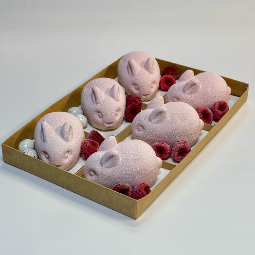 Муссовые светло-розовые зайчики (6 пирожных)