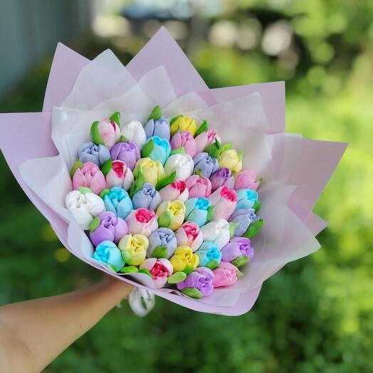 Букет из зефирных тюльпанов средний