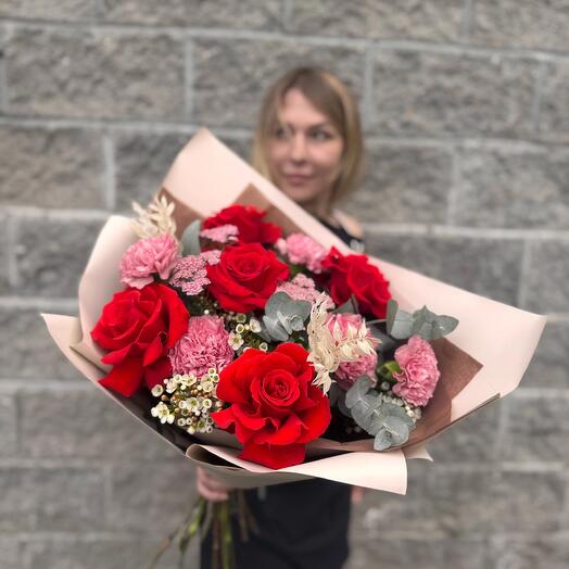 Букет «Алое пламя» с розой Ниной