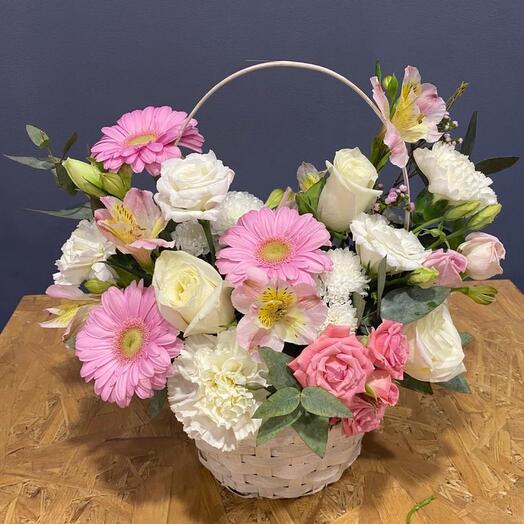 Корзина с цветами