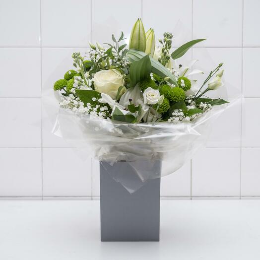 Round bouquet all white