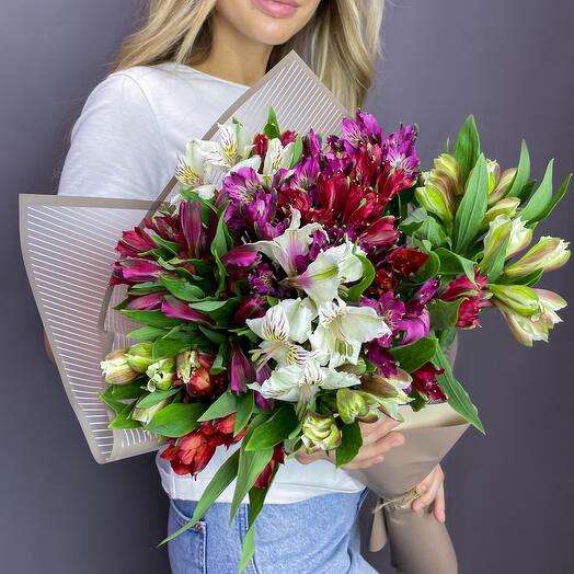 Ramo de 21 mezcla de alstroemeria en paquete de diseño