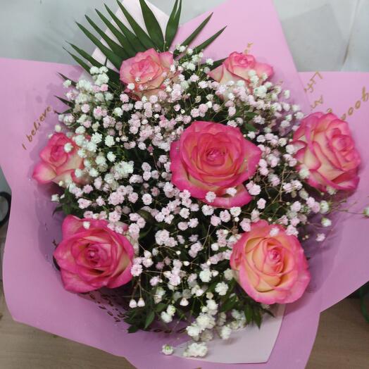Rosas con gypsophila