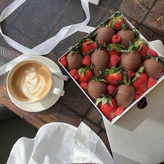 Клубника в коробке