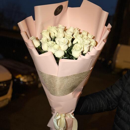 White roses😍