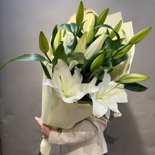 Букет "Лилу" (3 белые лилии) на День рождения, свадьбу, жене, подруге, коллеге, сестре, без повода