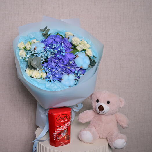 Blue Mate Bouquet with Teddy and Lindor Milk Chocolate - 5707