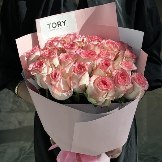 Bouquet of 25 Jumilia Roses in Packaging