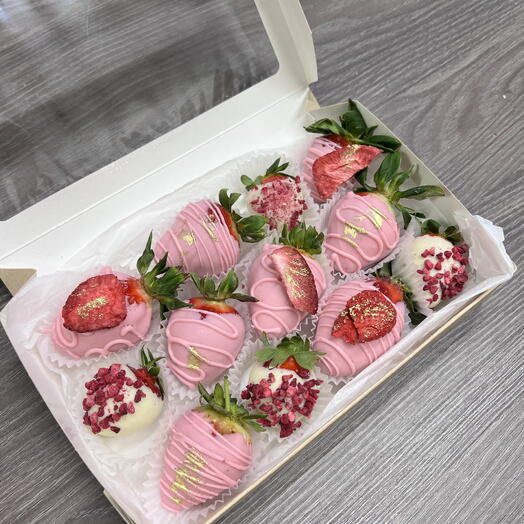 Chocolate-covered strawberries "Romantica"