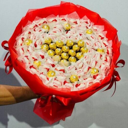 Большой букет из конфет Raffaello Раффаэлло и Ferrero Roche Ферреро Роше