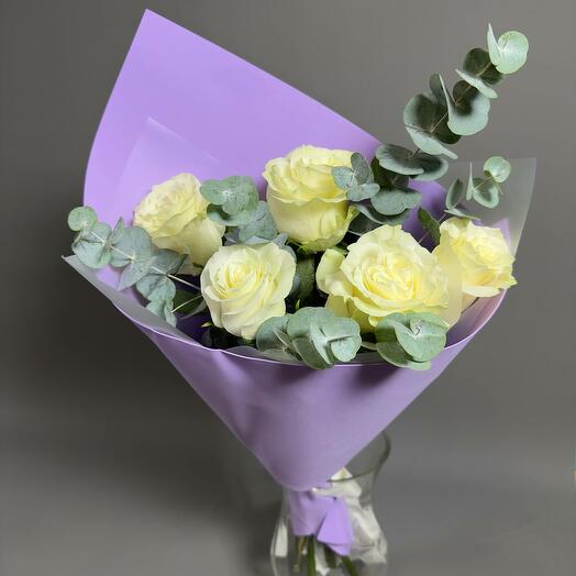 Букет " Белая роза с эвкалиптом "