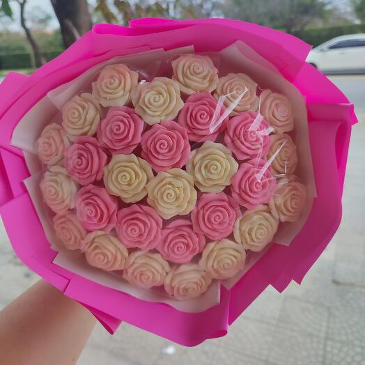 Букет из шоколадных роз в виде сердца