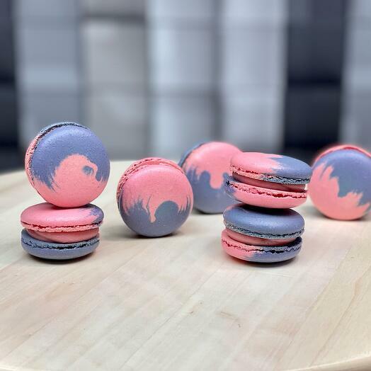 Box of 12 French macarons