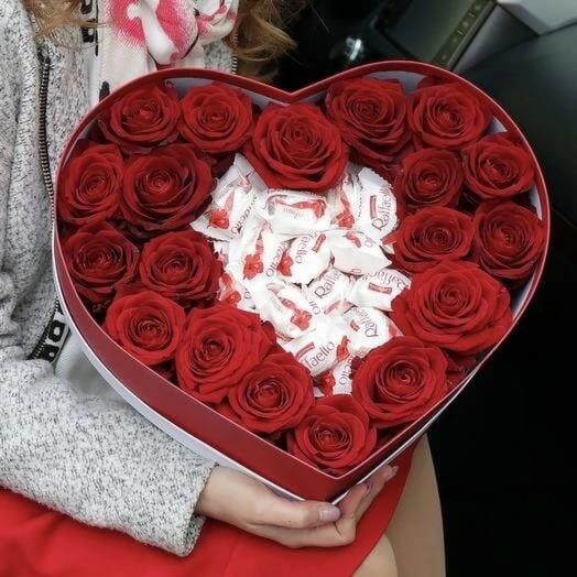 Цветы в коробке сердце