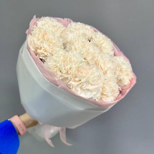 Нежный букет из гвоздик