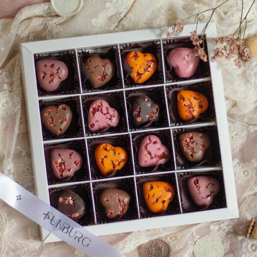 Сердечки из бельгийского шоколада L (ассорти) сладкий комплимент