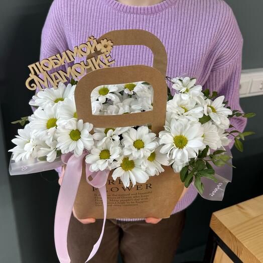 Хризантемы в сумочке для мамы на день семьи 🌼