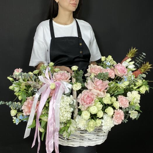 Корзина с цветами