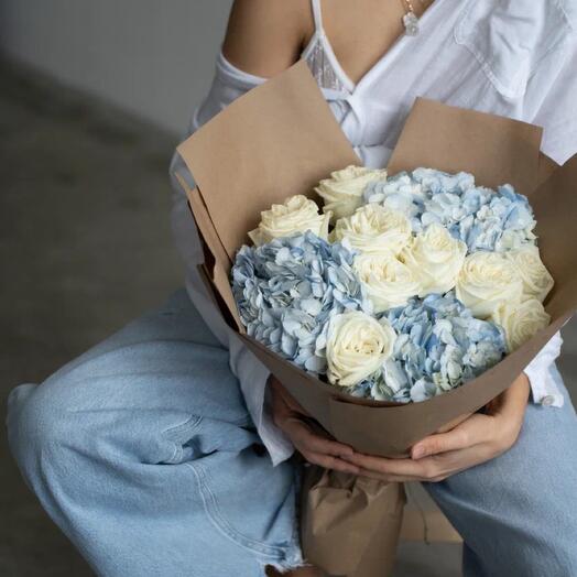 N193 Blue hydrangeas and peony-shaped roses in craft