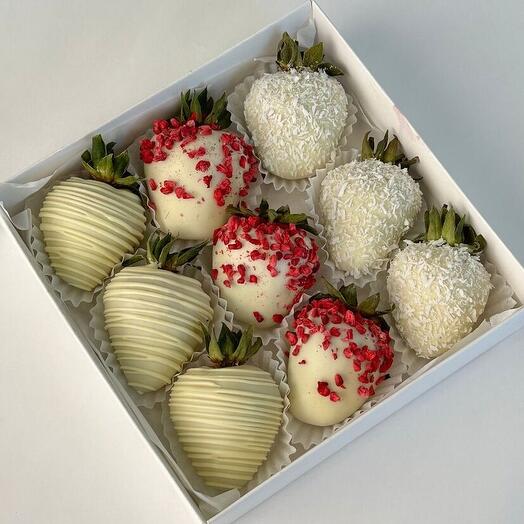 Juego de 9 fresas en chocolate blanco belga
