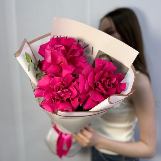 Комплимент ароматных малиновых роз 💕