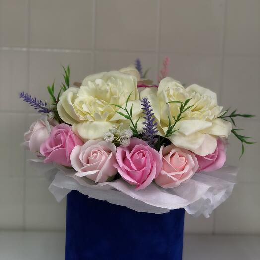 Мыльные цветы в бархатной коробке