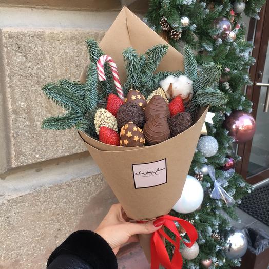 Клубничный букет XS в новогоднем оформлении