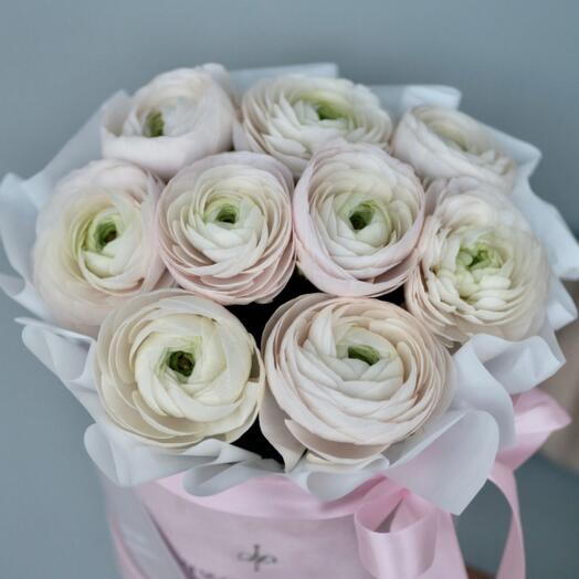 Ранункулюсы в коробке