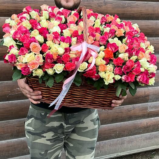 301 роза в корзине