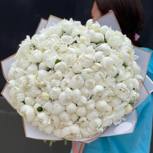 Bouquet of white peonies 101