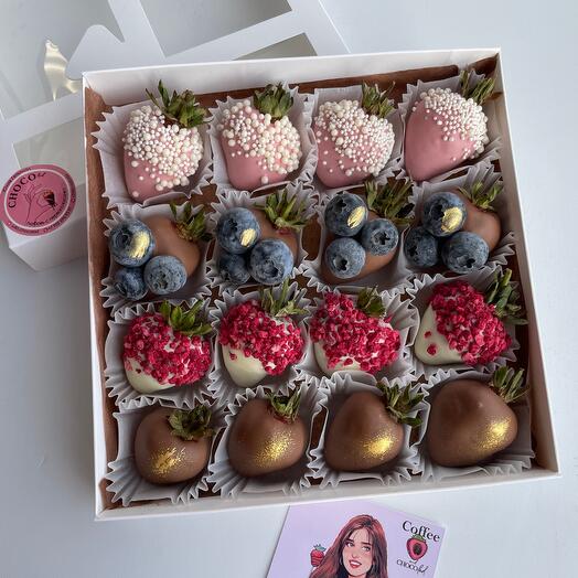 Set of chocolate covered strawberries 1