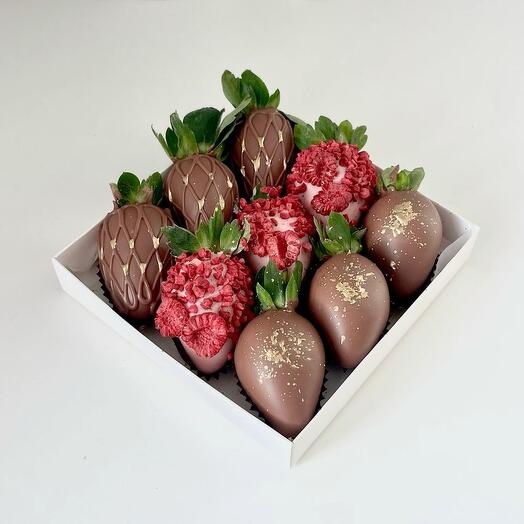 Клубника в шоколаде «Romantic» 9-12 штук