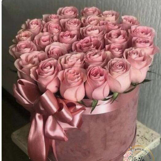 25 pink roses in box