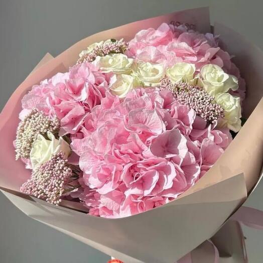 Bouquet of white roses, ozatamnus and hydrangeas