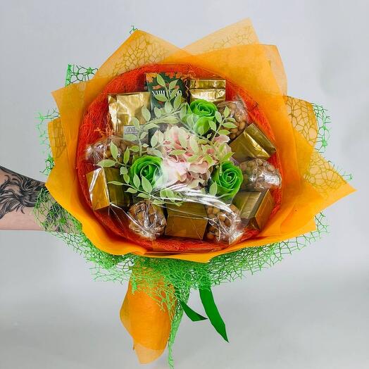 Чайный букет с орешками и мыльными розами