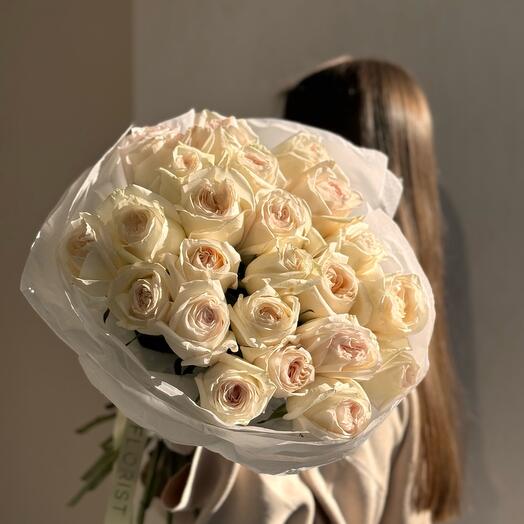 Букет из белых роз «Нежный поцелуй»